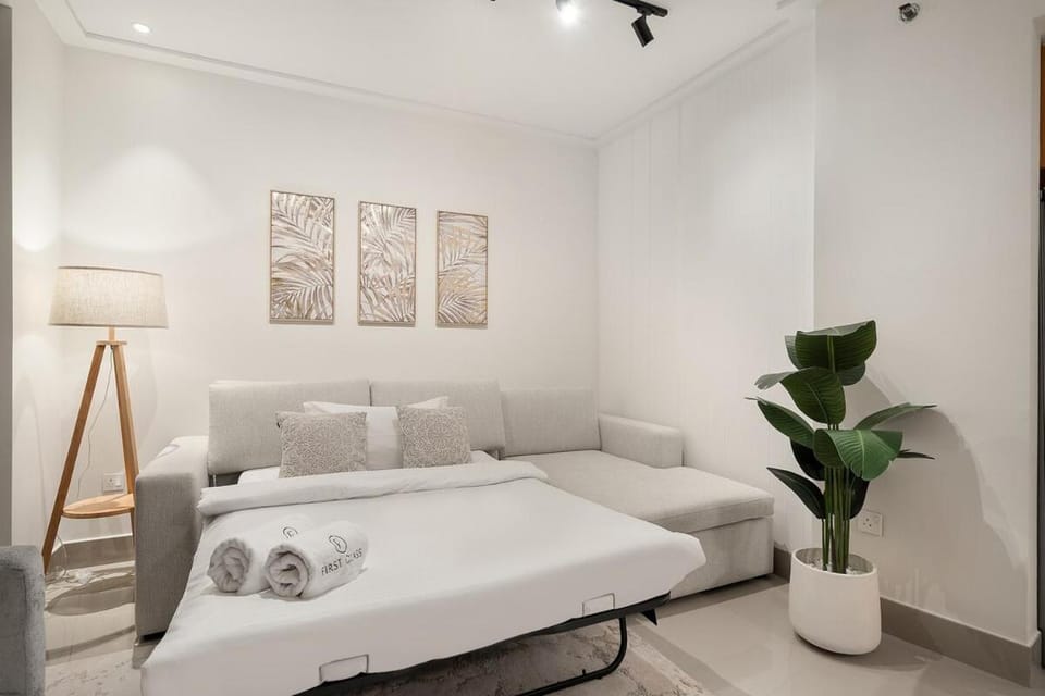 FIRST CLASS 1BR Modern Luxury on High Floor Apartment in Dubai