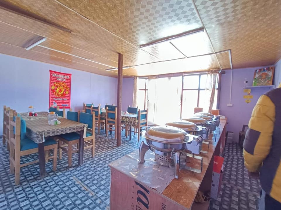 Restaurant/places to eat, Dining area