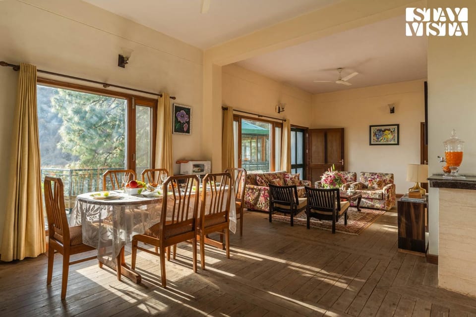 Seating area, Dining area
