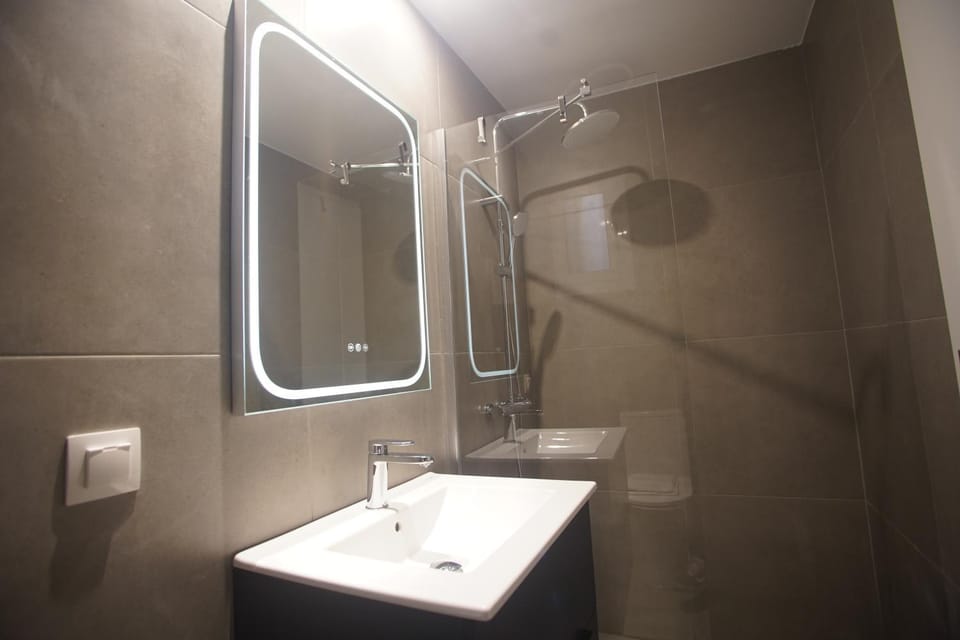Shower, Bathroom