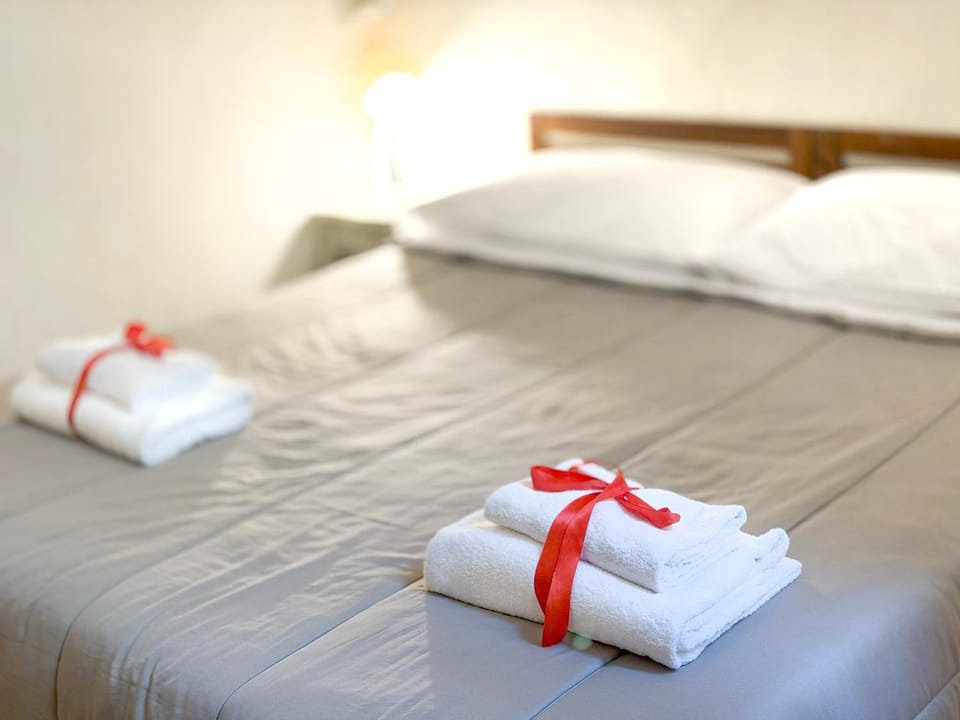 Bed, Photo of the whole room, Bedroom, towels