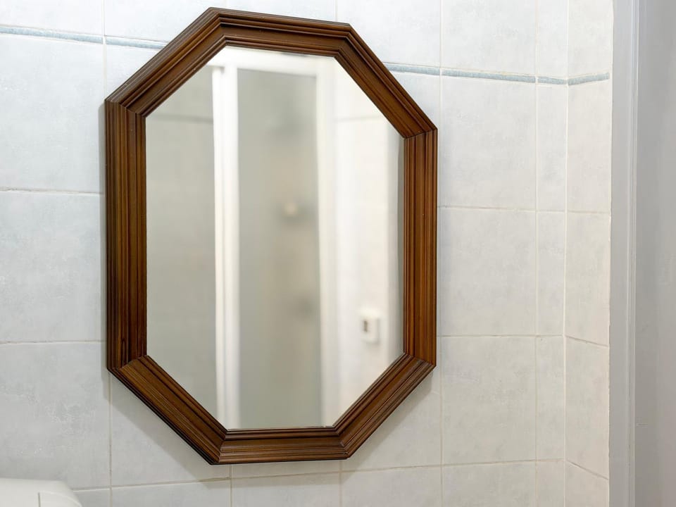 Bathroom, Decorative detail