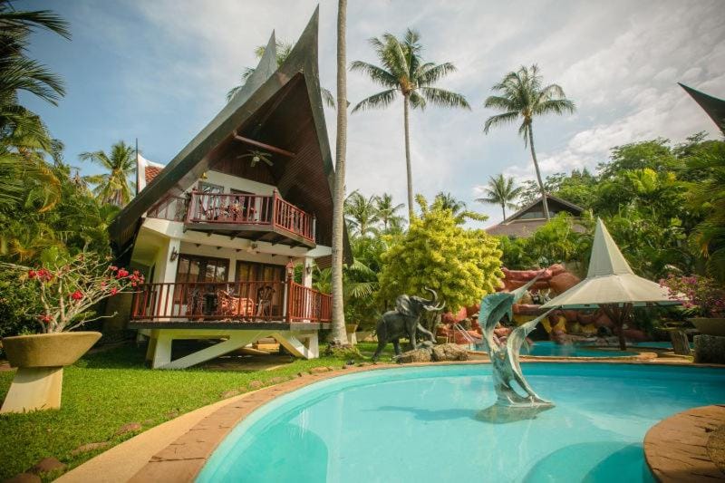Property building, Garden, Pool view, Swimming pool