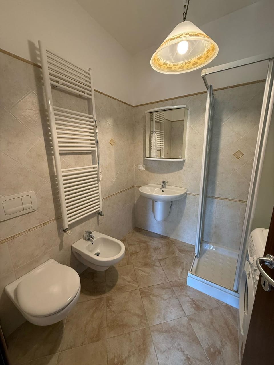 Shower, Toilet, Bathroom, bidet, towels