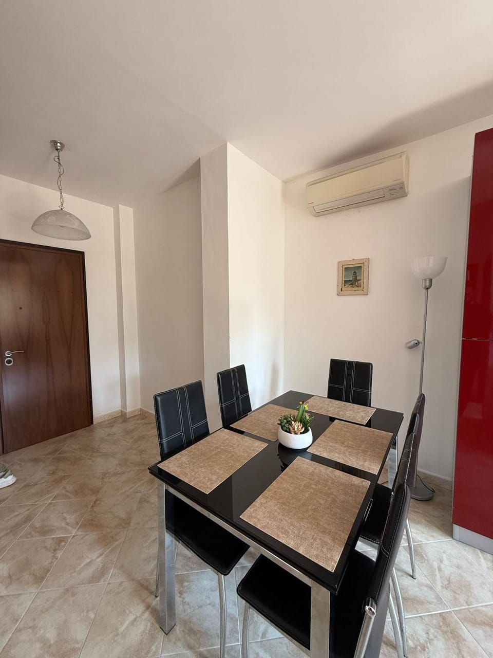 Seating area, Dining area, air conditioner