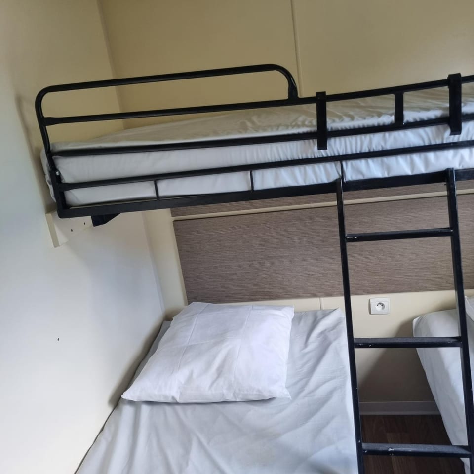 Bed, Bedroom, bunk bed