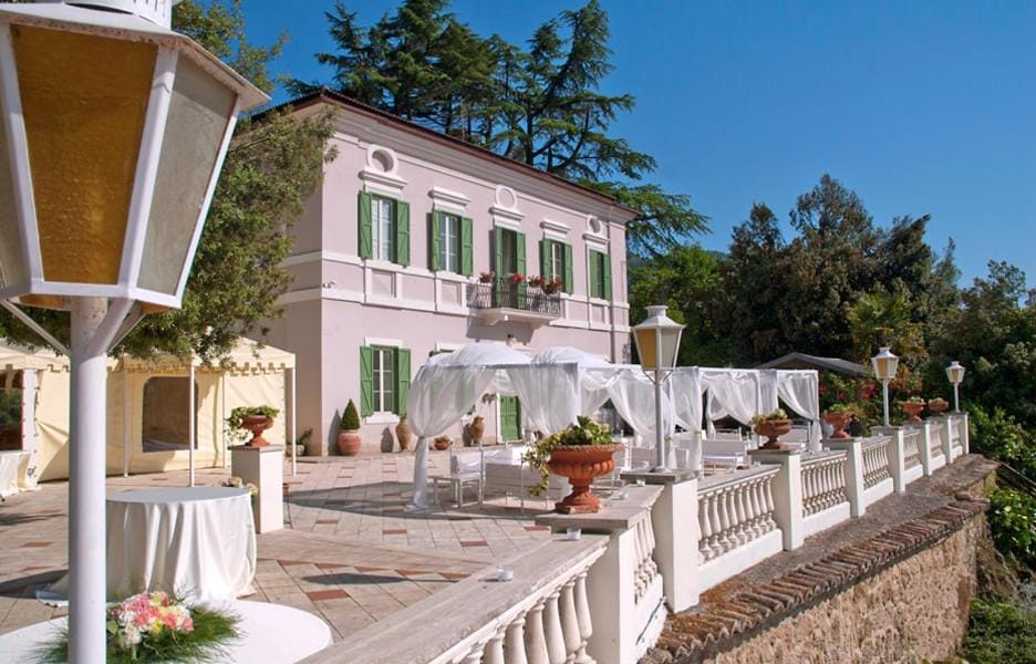 Property building, Balcony/Terrace