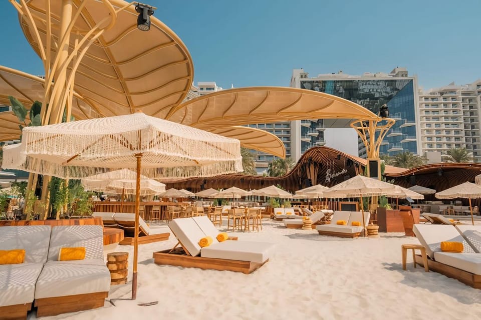 Restaurant/places to eat, sunbed