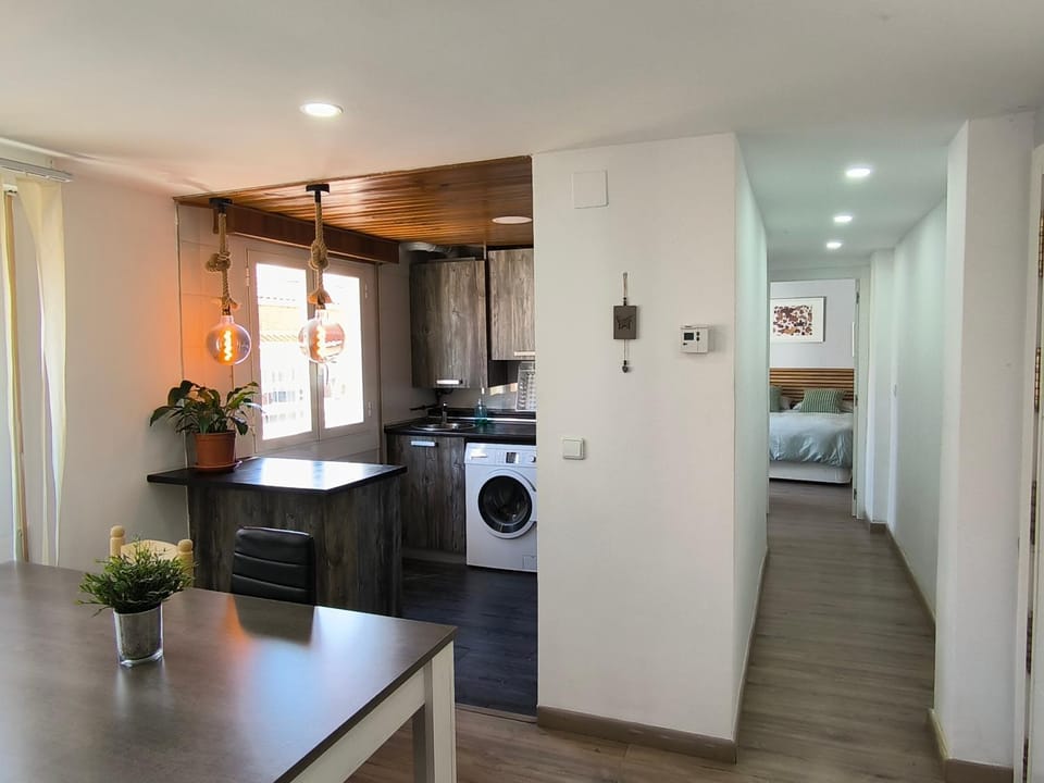 Kitchen or kitchenette, Seating area, Dining area