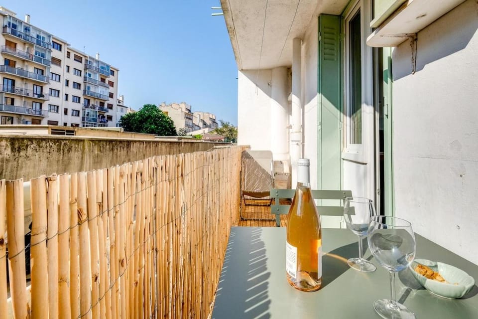 Property building, Balcony/Terrace, Dining area