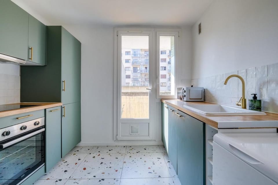 Kitchen or kitchenette, dishwasher, oven, stove