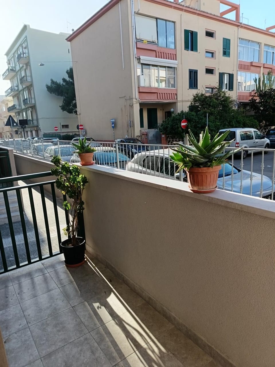 Balcony/Terrace, Street view
