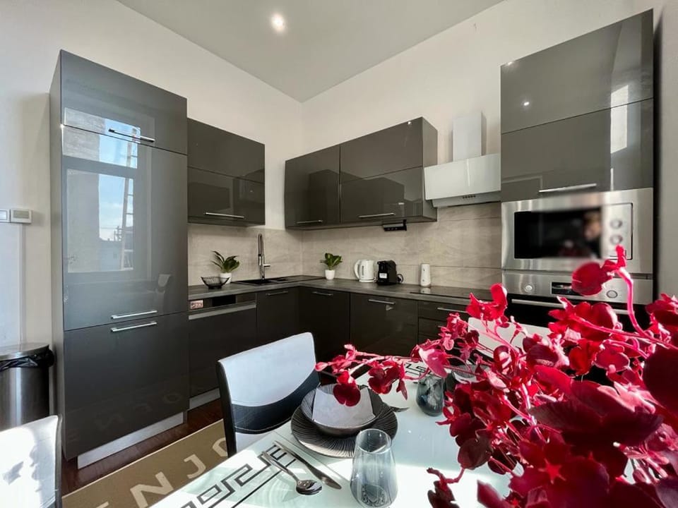 JohnGold Red Room Apartment in Hungary