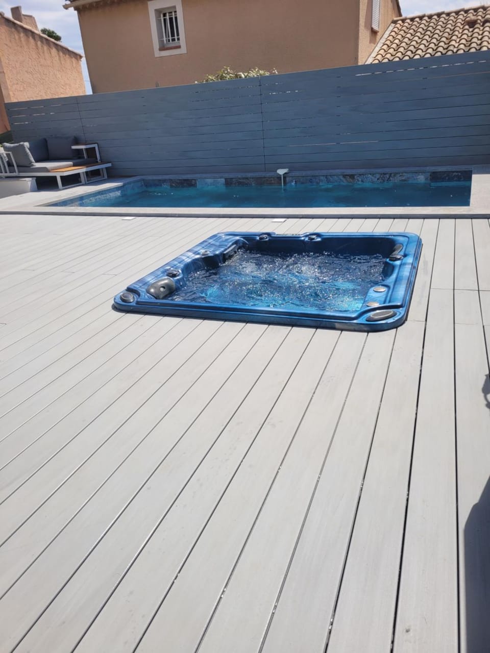 Très belle villa a 100M de la plage, piscine , jacuzzi, terrasse en composite,3 chambres Villa in Sausset-les-Pins