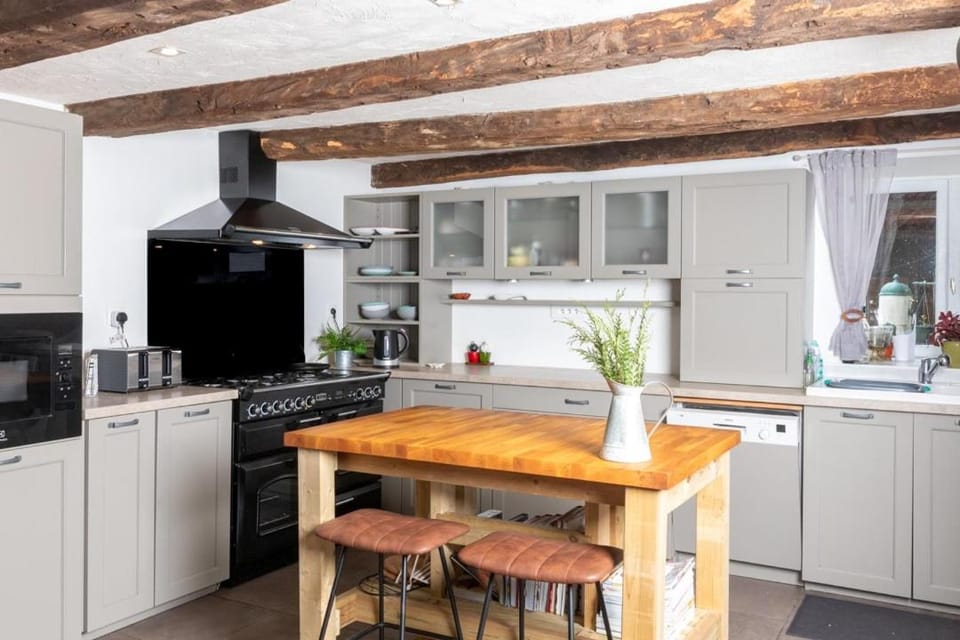 19th Century Characterful Farmhouse House in Nouvelle-Aquitaine