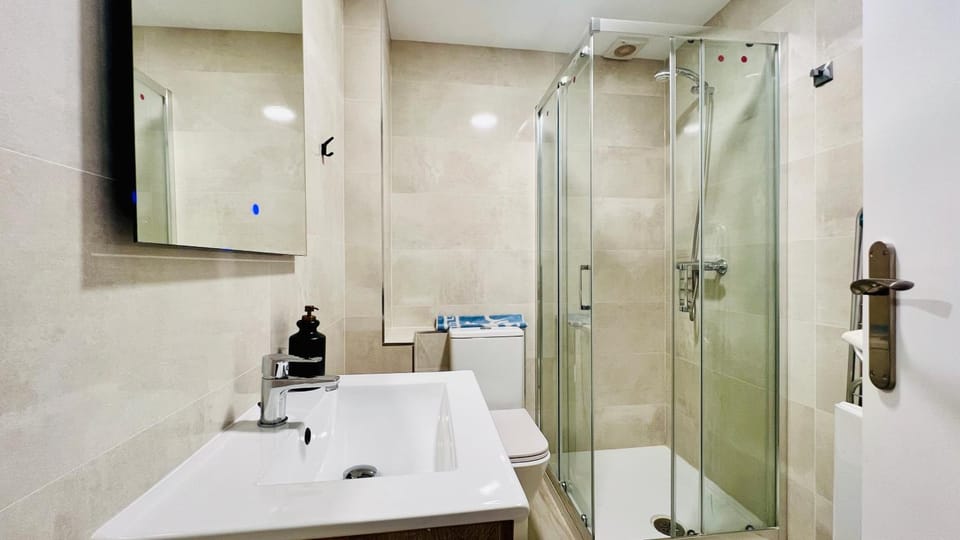 Shower, Bathroom, towels