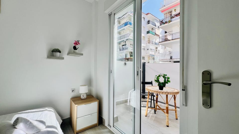 View (from property/room), Balcony/Terrace, Bedroom