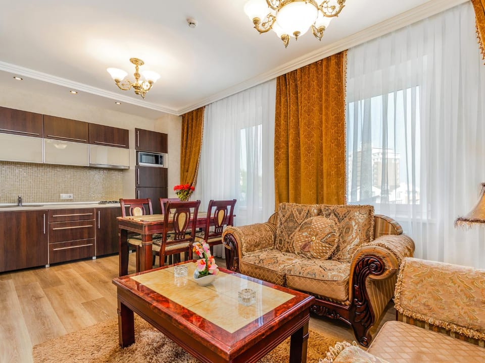Kitchen or kitchenette, Seating area
