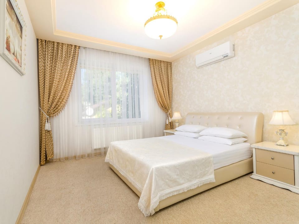 Bedroom, air conditioner