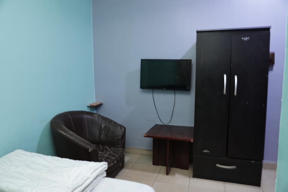 Bed, TV and multimedia, Photo of the whole room, Bedroom, wardrobe