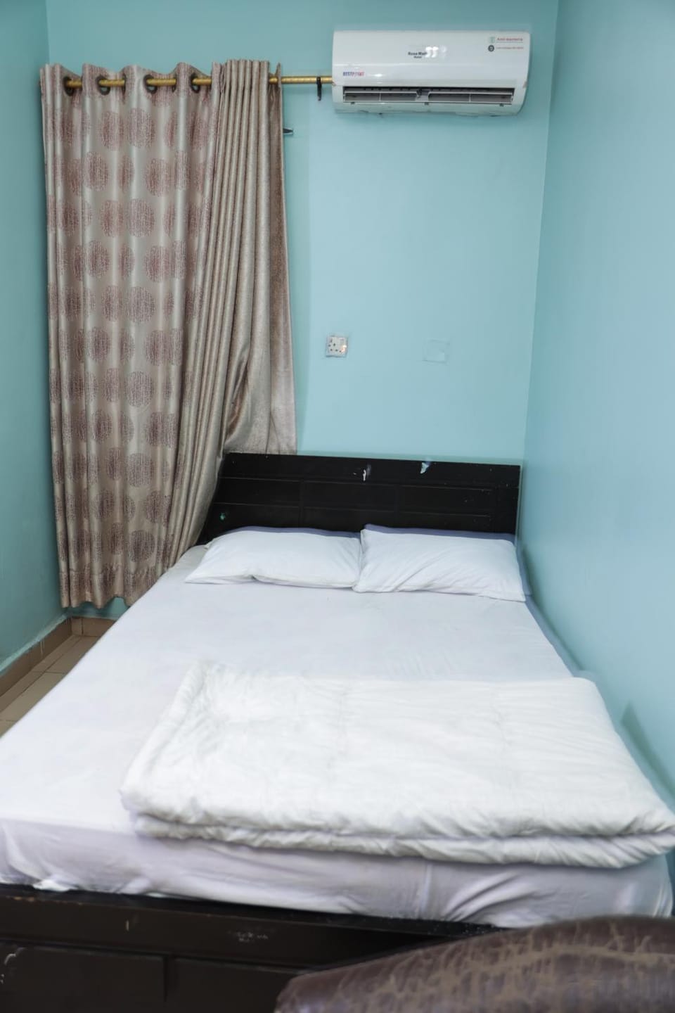 Bed, Photo of the whole room, Bedroom, air conditioner