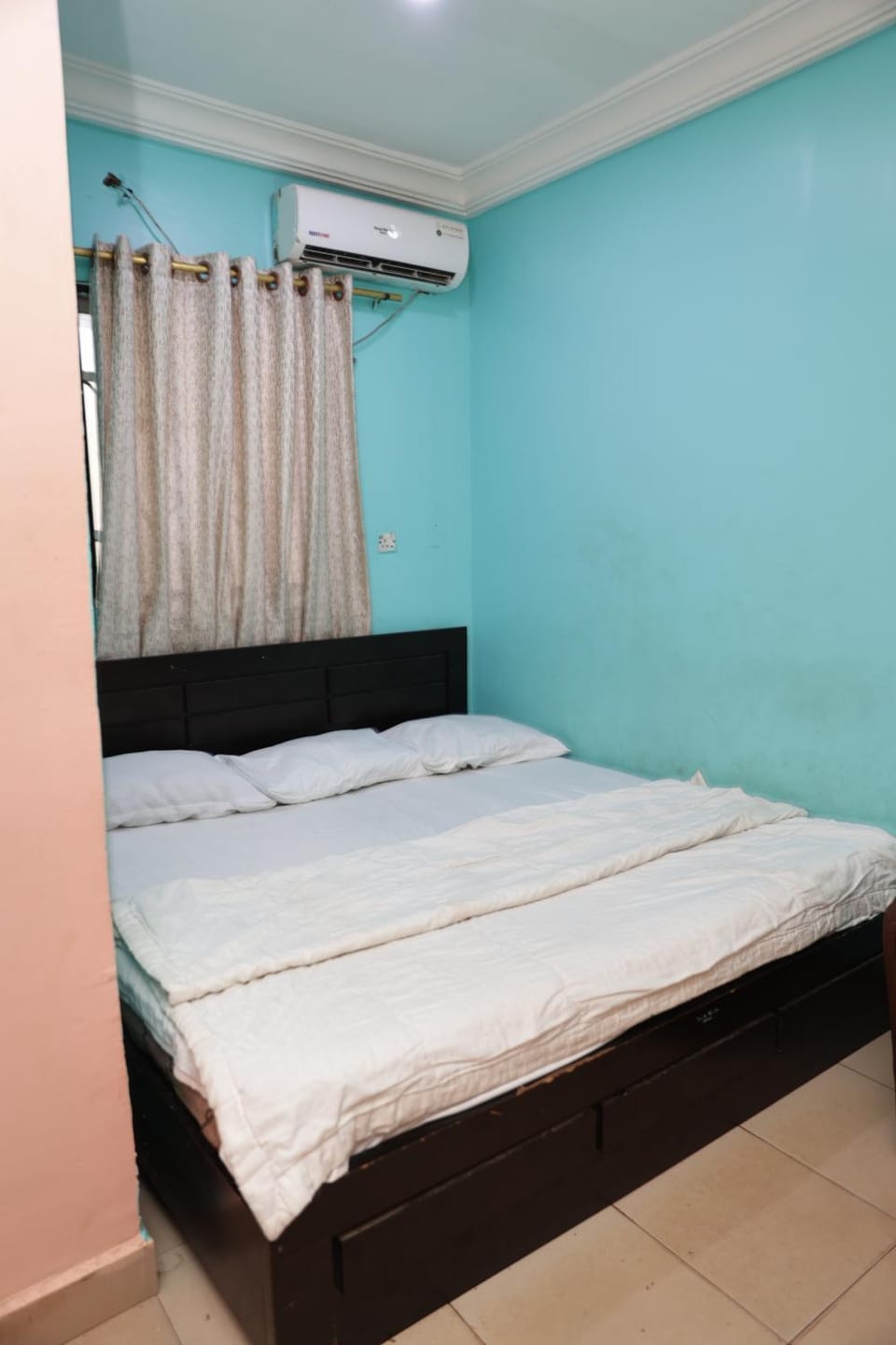 Bed, Bedroom, air conditioner