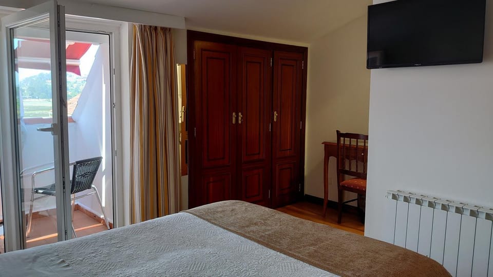 Bedroom, wardrobe