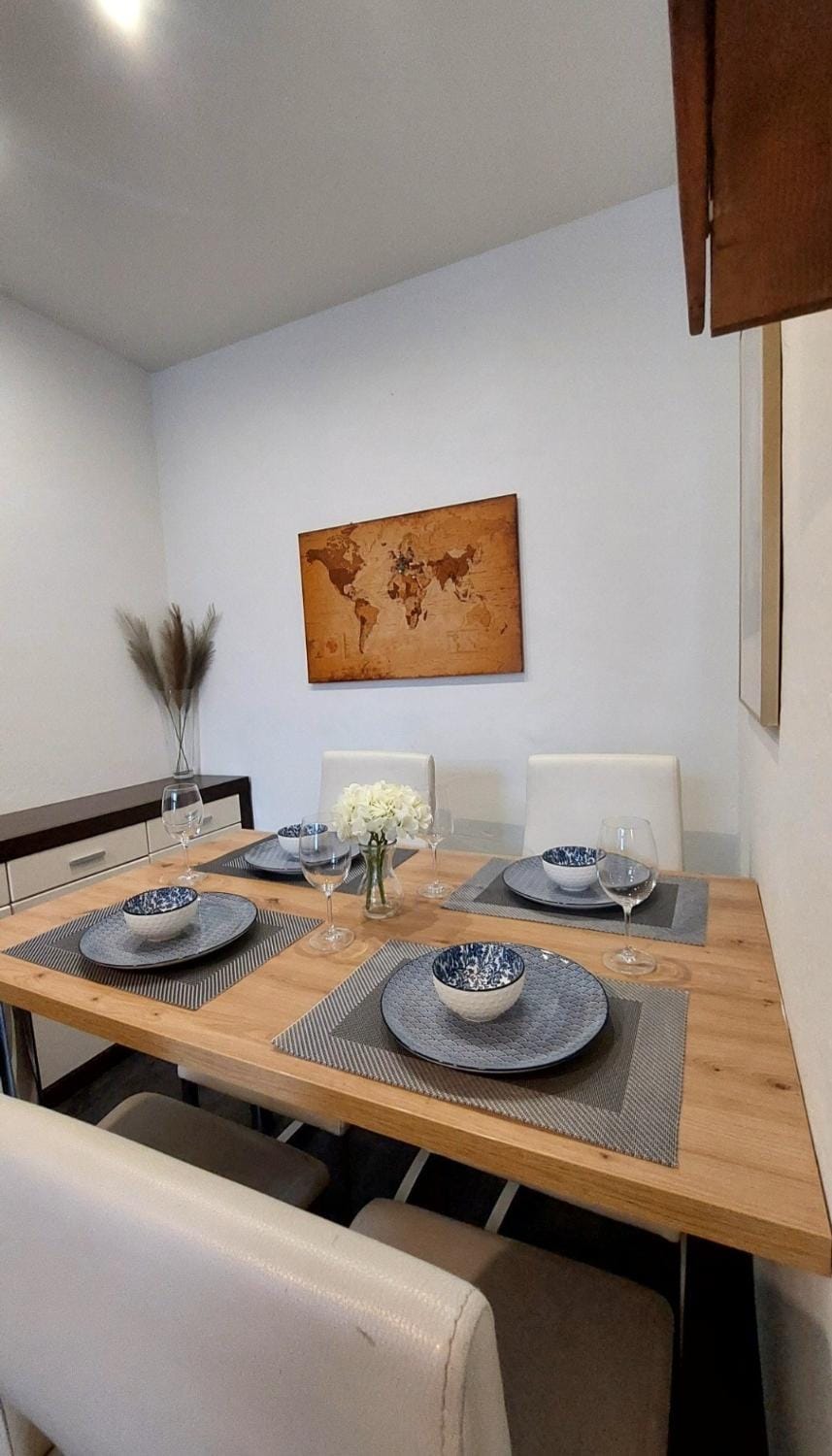 Seating area, Dining area
