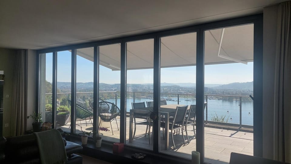 View (from property/room), Balcony/Terrace, Living room, Seating area, Dining area, Lake view, Mountain view