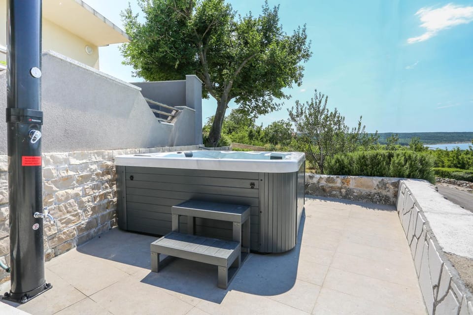 Natural landscape, Hot Tub, Sea view