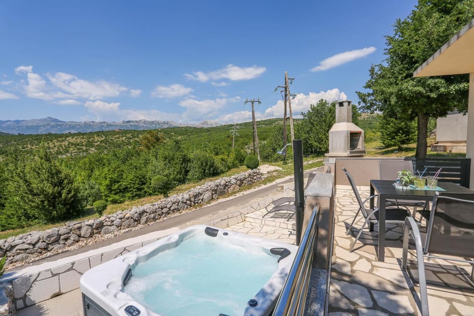 Natural landscape, Hot Tub, Balcony/Terrace, Mountain view