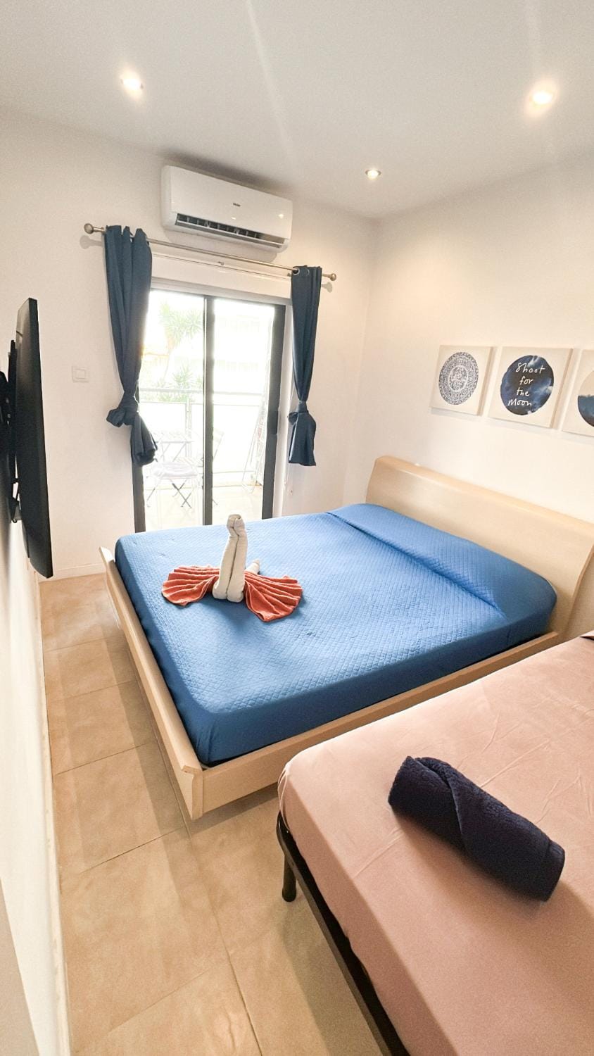 Bed, Photo of the whole room, Bedroom, towels, air conditioner