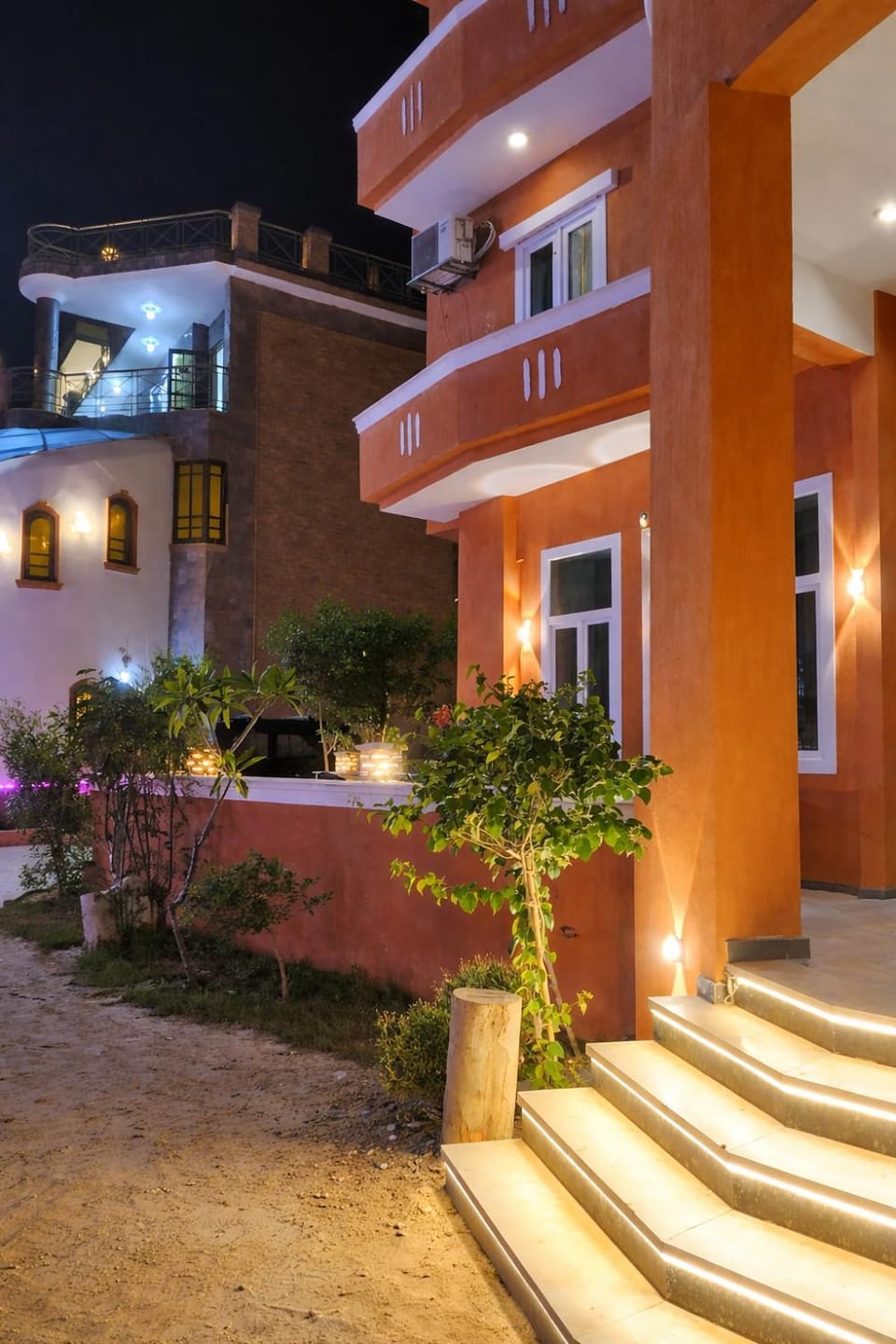Property building, Night, Garden, View (from property/room), Balcony/Terrace, Garden view
