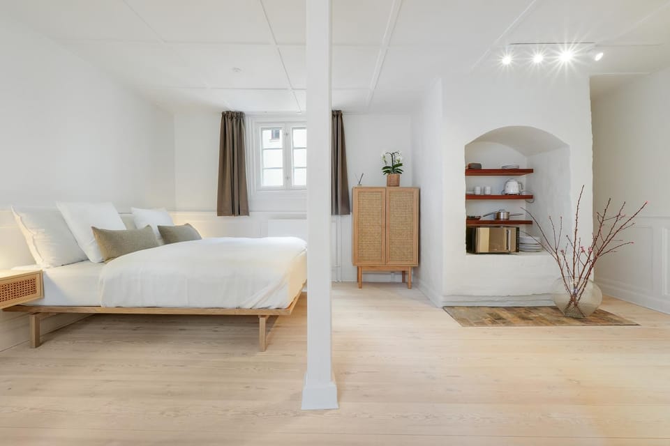 Photo of the whole room, Bedroom