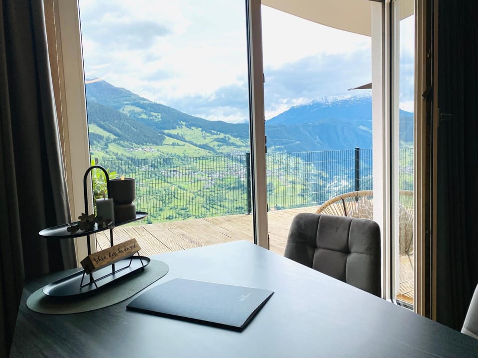 View (from property/room), Seating area, Dining area, kitchen