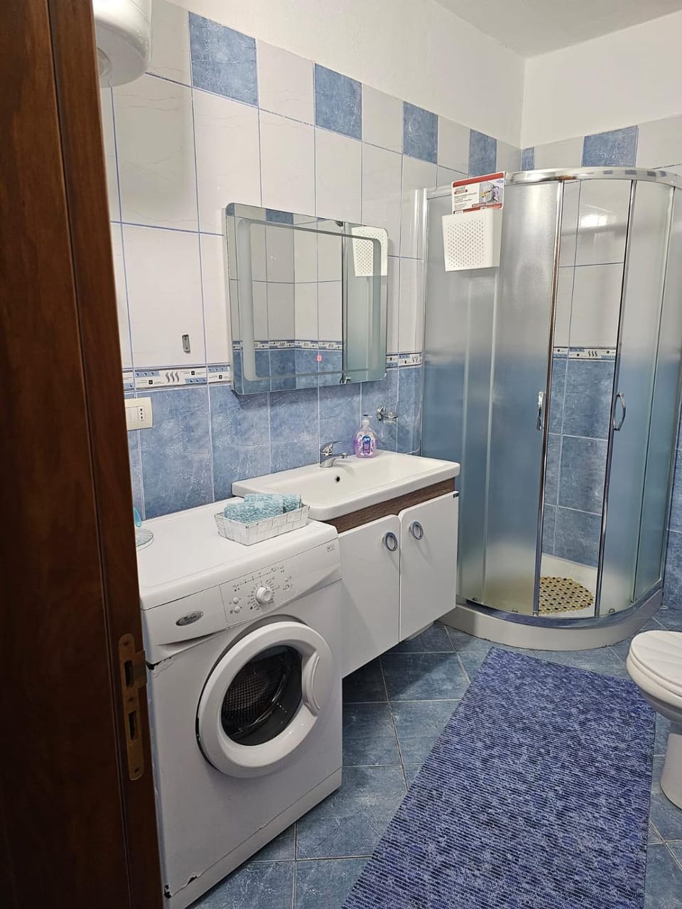 Shower, Toilet, Bathroom, Bath, towels, washing machine, dryer