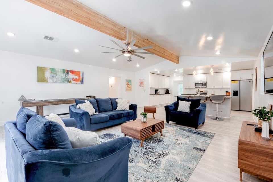 Oasis Hideaway-Pool, Pickleball, Beach & Casinos House in Gulfport