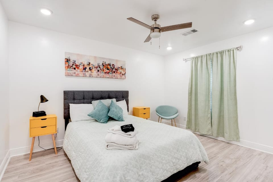 Oasis Hideaway-Pool, Pickleball, Beach & Casinos House in Gulfport