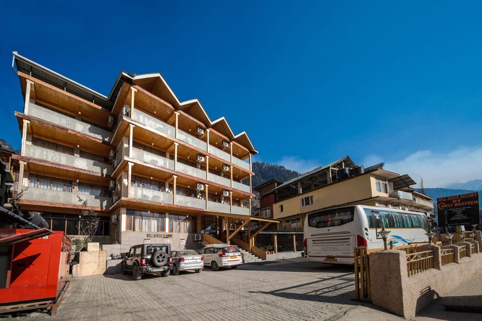 Property building, Facade/entrance, Parking