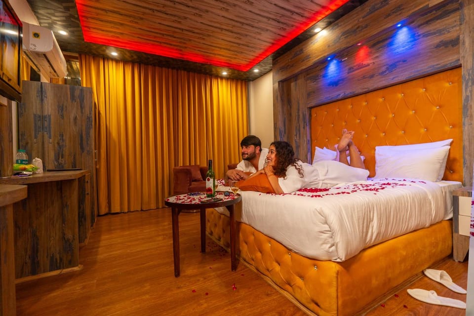 Bed, TV and multimedia, Photo of the whole room, Bedroom, Guests