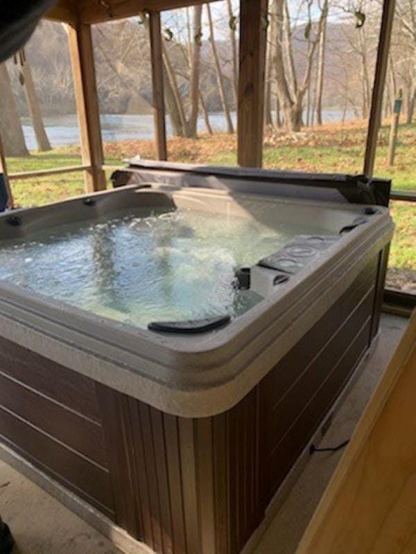 Barney's Retreat- Rustic cabin on the river - now with Starlink! Cabin in Shenandoah Valley