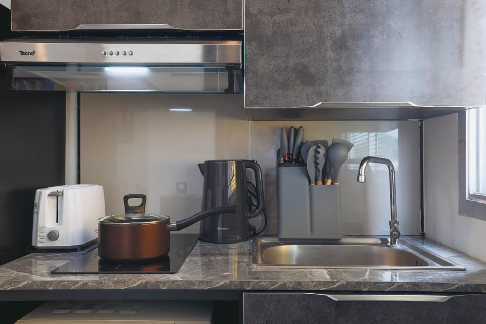 Kitchen or kitchenette, kitchen, kitchen