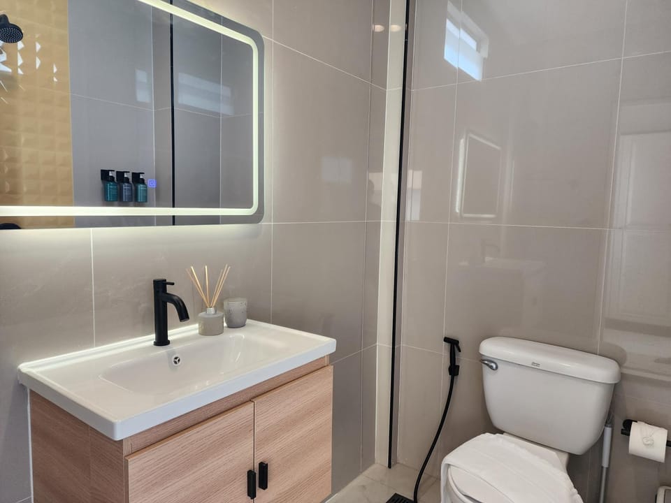 Shower, Toilet, Bathroom