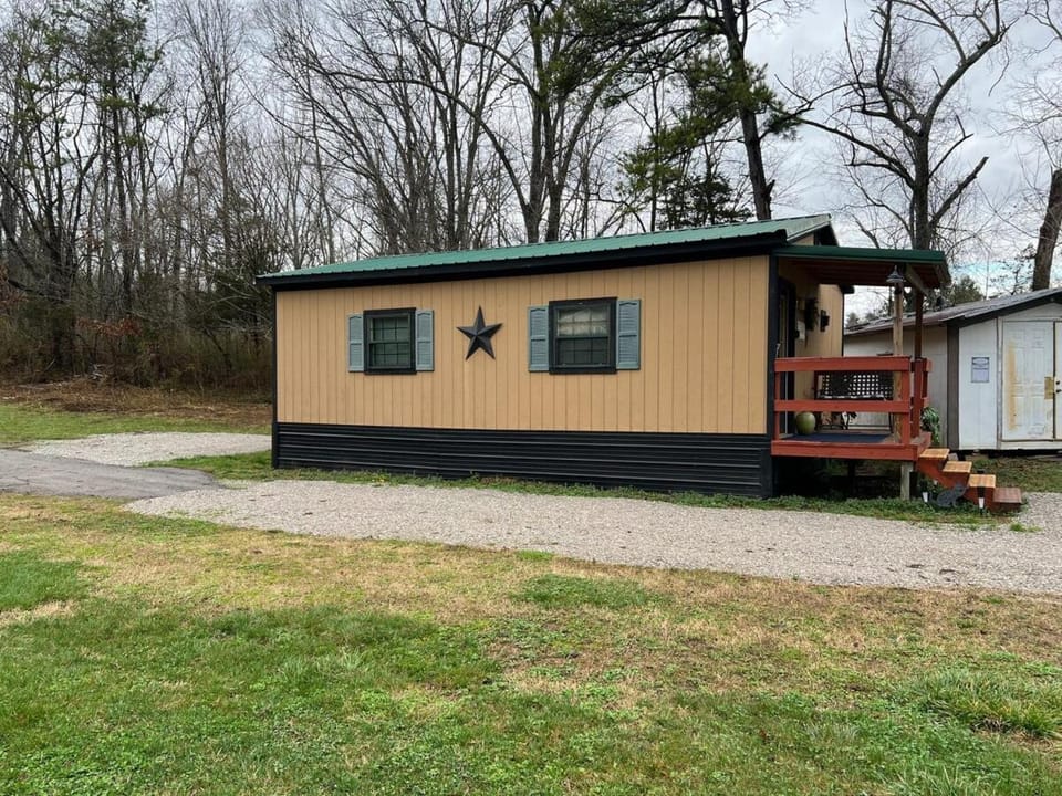 Country Cottage Love Nest Lake Cumberland KING BED Villa in Lake Cumberland