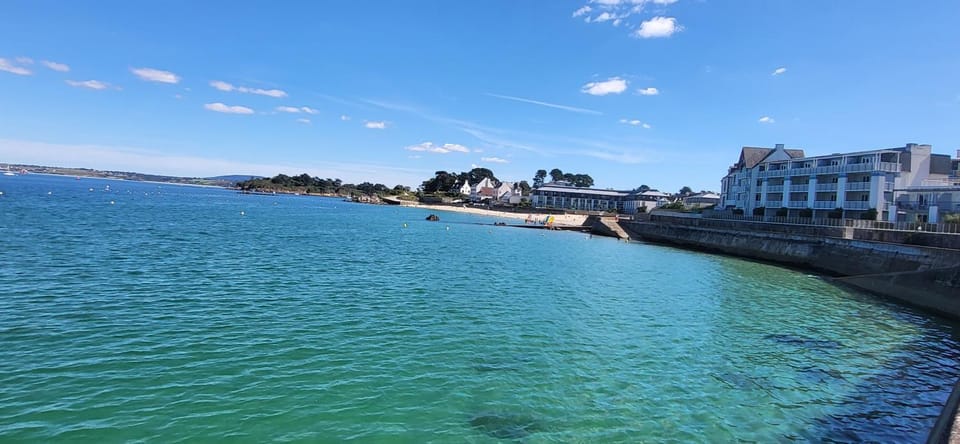 Mobil-home 28 m2, 2 chambres et terrasse Campground/ 
RV Resort in Douarnenez