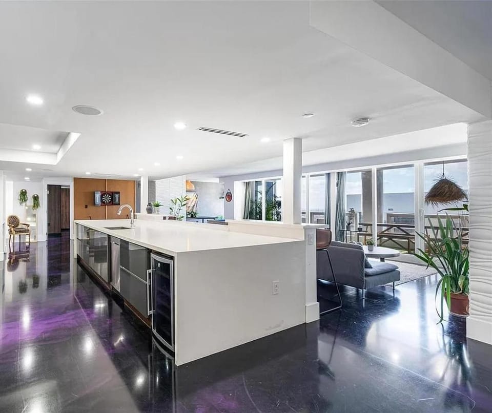 1717 N Bayshore Dr Miami, FL 33132 Apartment in Miami