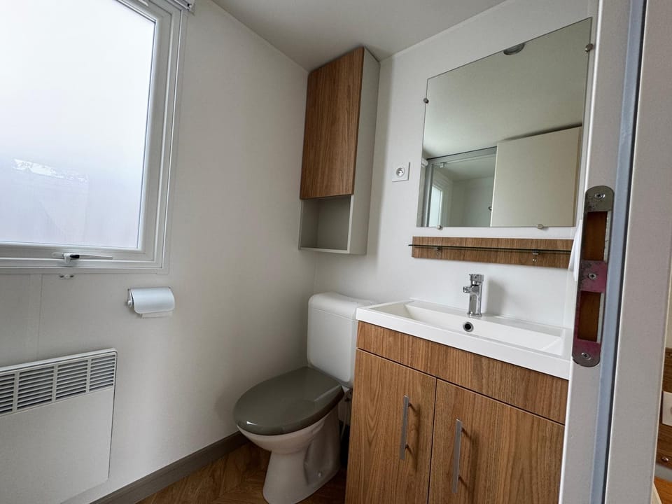 Shower, Toilet, Bathroom, hair dryier