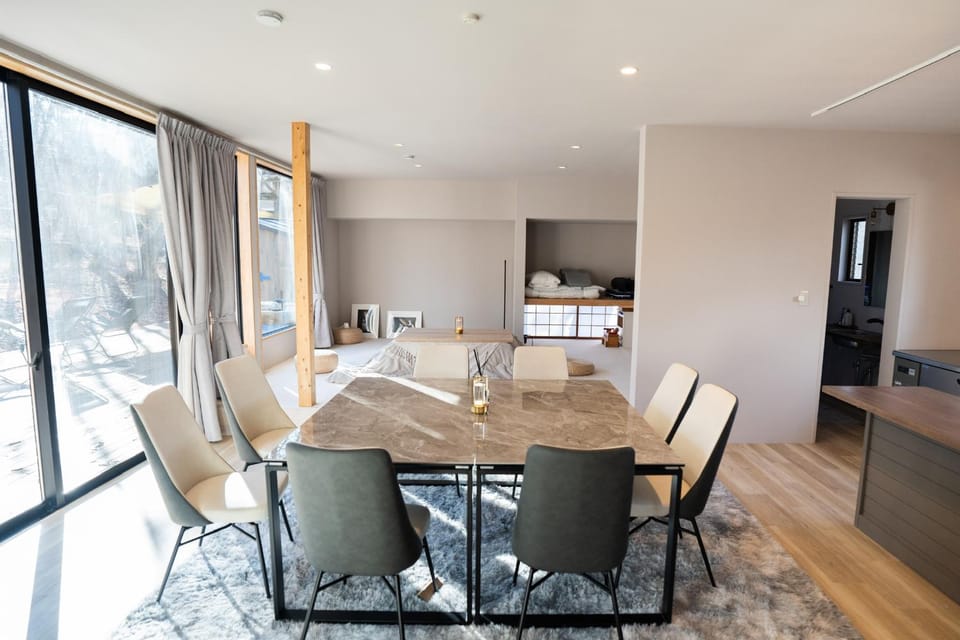 Kitchen or kitchenette, Living room, Seating area, Dining area