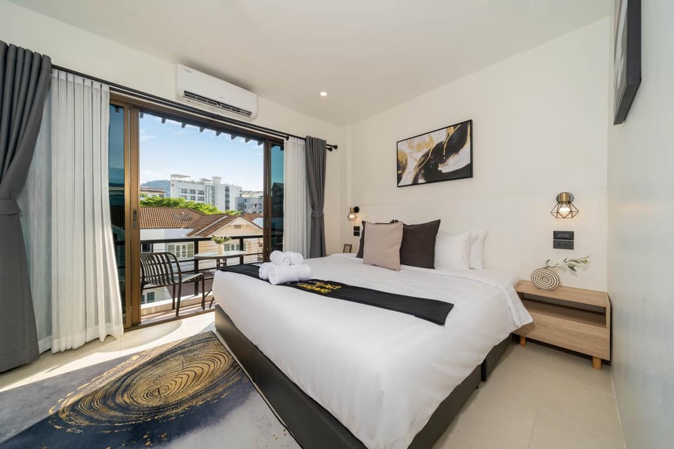 Photo of the whole room, Bedroom, air conditioner