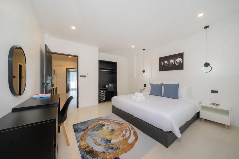 Bed, Photo of the whole room, Bedroom